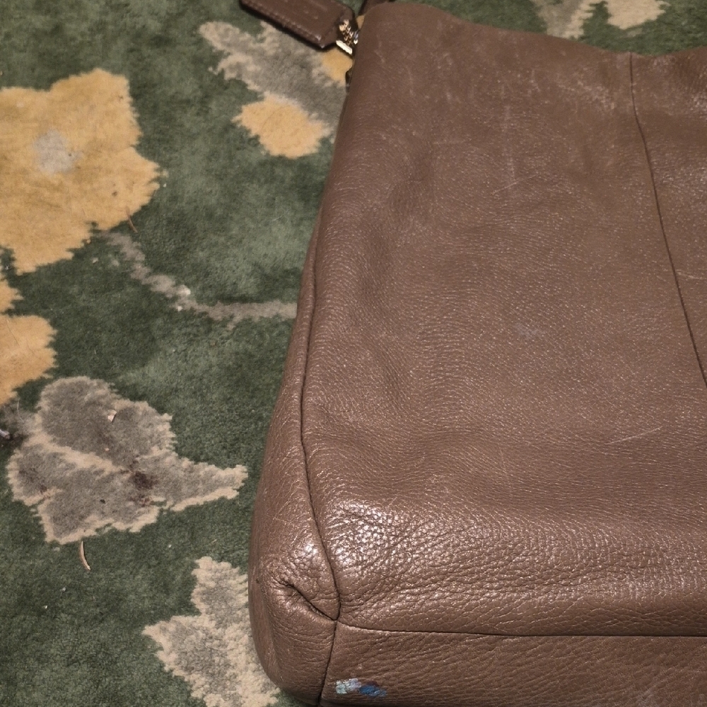Classic Leather Tote Bag in Brown - Picture 8 of 15